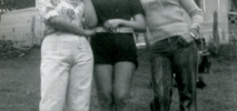 Tres amigas en el Prau de las fiestas de L´Edrau,1967